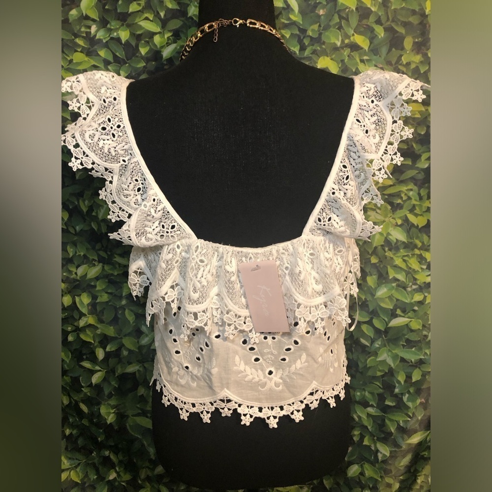 White Lace Ruffle Top NWT - Picture 3 of 12